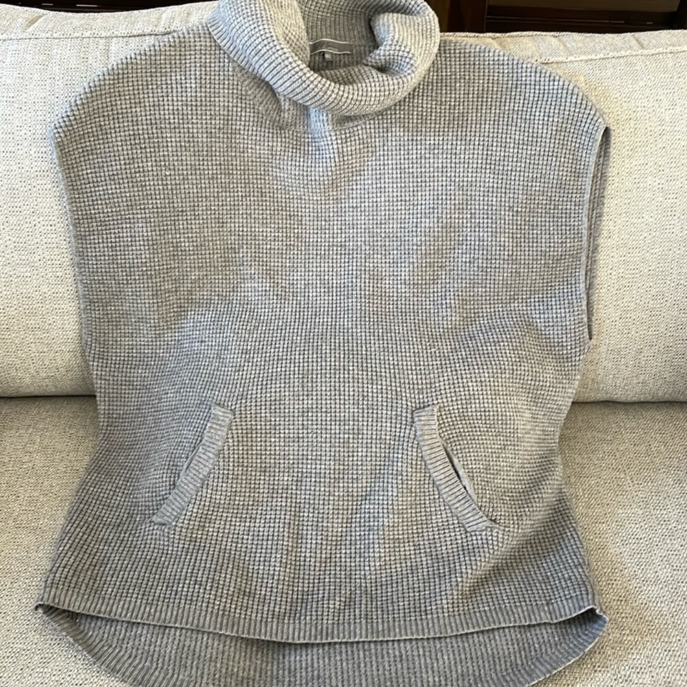 Mia & Tess sleeveless pullover sweater with cowl neck and kangaroo pockets.